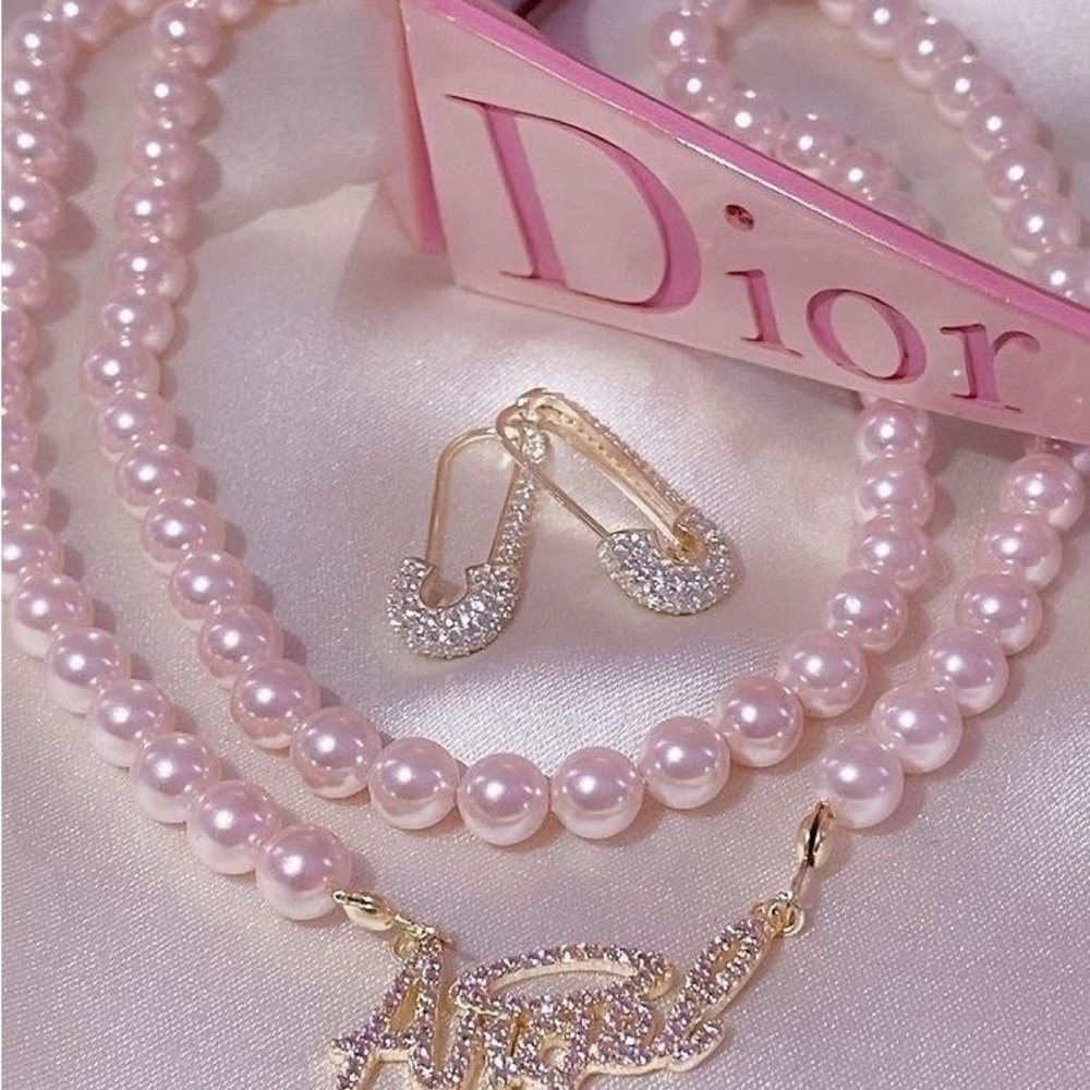 UNLISTED JEWELRY 💍 - Picture 2 of 3